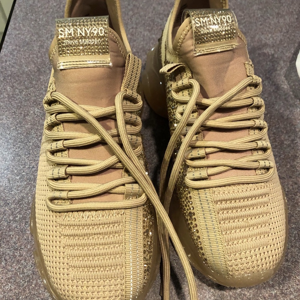 Steve Madden sneakers new without tags
